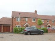 4 Bedrooms Detached house for rent in Manor Farm Drive,...