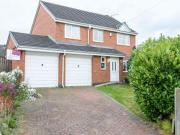 4 Bedrooms Detached house for rent in Marl Grove,...