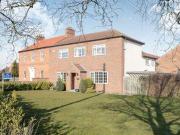 4 Bedrooms Detached house for rent in Newton Road,...