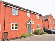 4 Bedrooms Detached house for rent in Ossulbury Lane,...