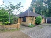 4 Bedrooms Detached house for rent in Ottermead Lane,...