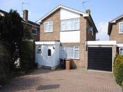 4 Bedrooms Detached house for rent in Riffhams Drive,...