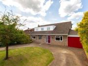 4 Bedrooms Detached house for rent in West Drive,...