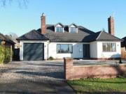 4 Bedrooms Detached house for sale in Abbots Way,...