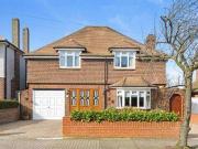 4 Bedrooms Detached house for sale in Allington Road,...
