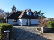 4 Bedrooms Detached house for sale in Alton Drive,...