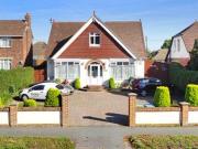 4 Bedrooms Detached house for sale in Arundel Road,...