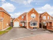 4 Bedrooms Detached house for sale in Birstall Close,...