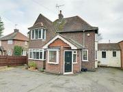 4 Bedrooms Detached house for sale in Cambridge Road,...