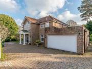 4 Bedrooms Detached house for sale in Carlisle Road,...