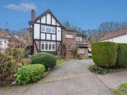 4 Bedrooms Detached house for sale in Caterham Drive,...