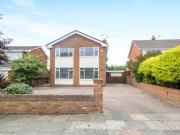 4 Bedrooms Detached house for sale in Chatsworth Road,...