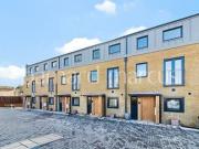 4 Bedrooms Detached house for sale in Cheam Common Road,...