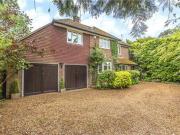 4 Bedrooms Detached house for sale in Chestnut Avenue,...