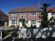 4 Bedrooms Detached house for sale in Church Road,...