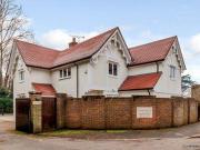 4 Bedrooms Detached house for sale in Church Road,...