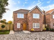 4 Bedrooms Detached house for sale in Comptons Gardens,...