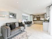 4 Bedrooms Detached house for sale in Crockford Lane,...