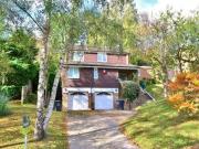 4 Bedrooms Detached house for sale in East Grinstead,...