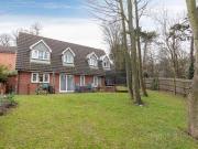 4 Bedrooms Detached house for sale in Farnley Grove,...