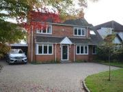 4 Bedrooms Detached house for sale in Finchampstead...