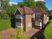4 Bedrooms Detached house for sale in Grove Road,...