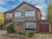 4 Bedrooms Detached house for sale in Hannington, Tadley...