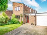 4 Bedrooms Detached house for sale in Hindhead Close,...