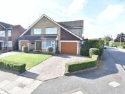 4 Bedrooms Detached house for sale in Holmfield Close,...
