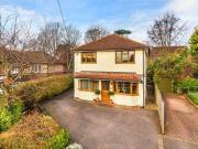 4 Bedrooms Detached house for sale in Horsell, Surrey GU21