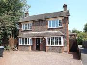 4 Bedrooms Detached house for sale in Knaphill, Woking,...