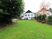 4 Bedrooms Detached house for sale in Manor Road,...
