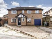 4 Bedrooms Detached house for sale in Mendip Avenue,...