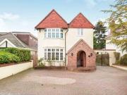 4 Bedrooms Detached house for sale in Middlegreen Road,...