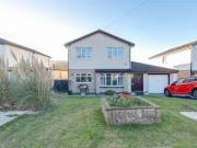 4 Bedrooms Detached house for sale in Newchurch Road,...