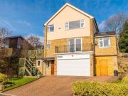 4 Bedrooms Detached house for sale in Newlay Wood...