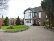 4 Bedrooms Detached house for sale in Oaks Way, Epsom...