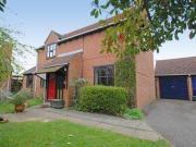 4 Bedrooms Detached house for sale in Orchard Close,...