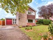 4 Bedrooms Detached house for sale in Oundle Close,...