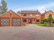 4 Bedrooms Detached house for sale in Pinfold Lane,...
