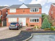 4 Bedrooms Detached house for sale in Restormel Avenue,...