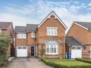 4 Bedrooms Detached house for sale in Russell Close,...