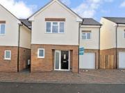 4 Bedrooms Detached house for sale in Taunton Avenue,...