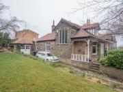 4 Bedrooms Detached house for sale in The Bank, Bradford...