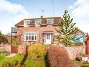 4 Bedrooms Detached house for sale in The Close,...