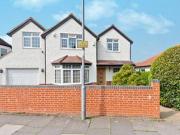 4 Bedrooms Detached house for sale in The Mount, Ewell...