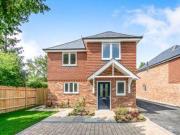 4 Bedrooms Detached house for sale in Walnut Close,...