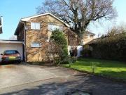 4 Bedrooms Detached house for sale in Walnut Close,...