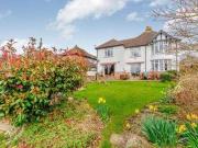 4 Bedrooms Detached house for sale in Walnut Tree Lane,...