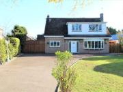4 Bedrooms Detached house for sale in Wick Road,...